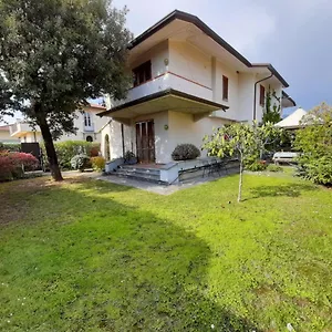 Casa vacanze Accogliente Bi-familiare Pietrasanta